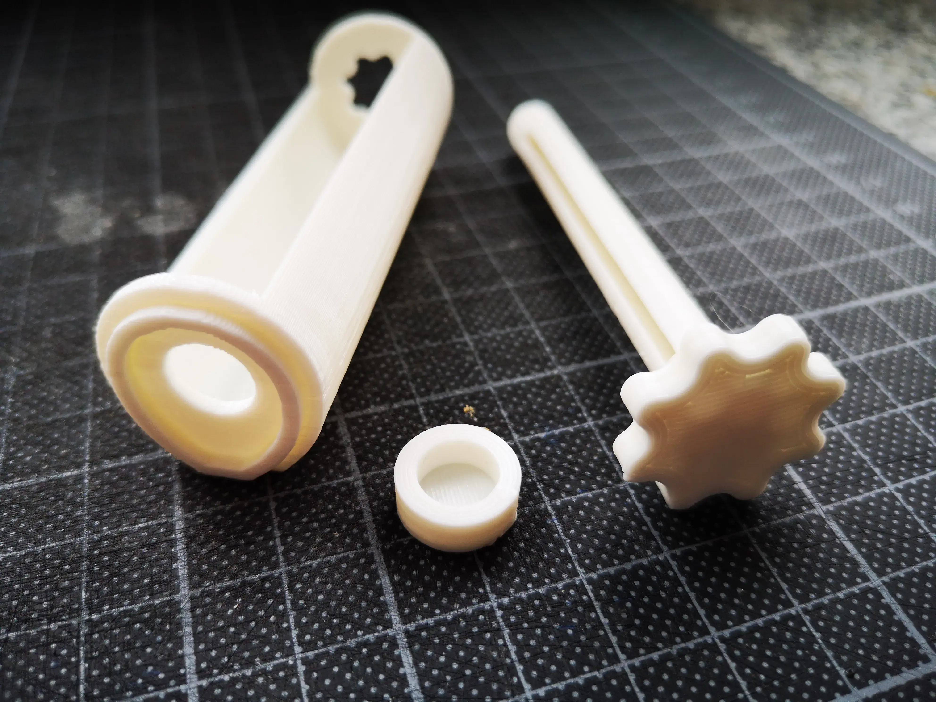 Bronvoorbeeld van het 3D-model Toothpaste Roller Squeezer door BOTTAMEDI