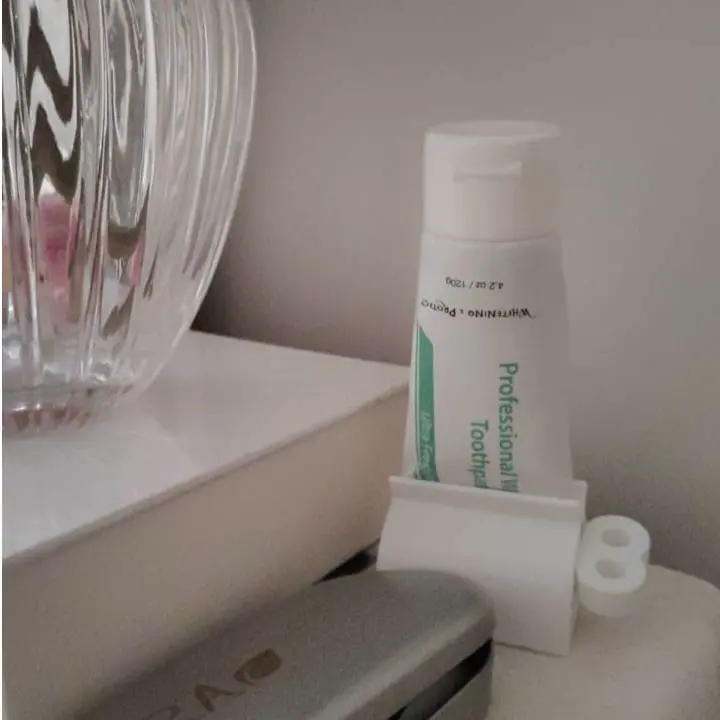 Bronvoorbeeld van het 3D-model toothpaste squeezer v2 door Mega designn