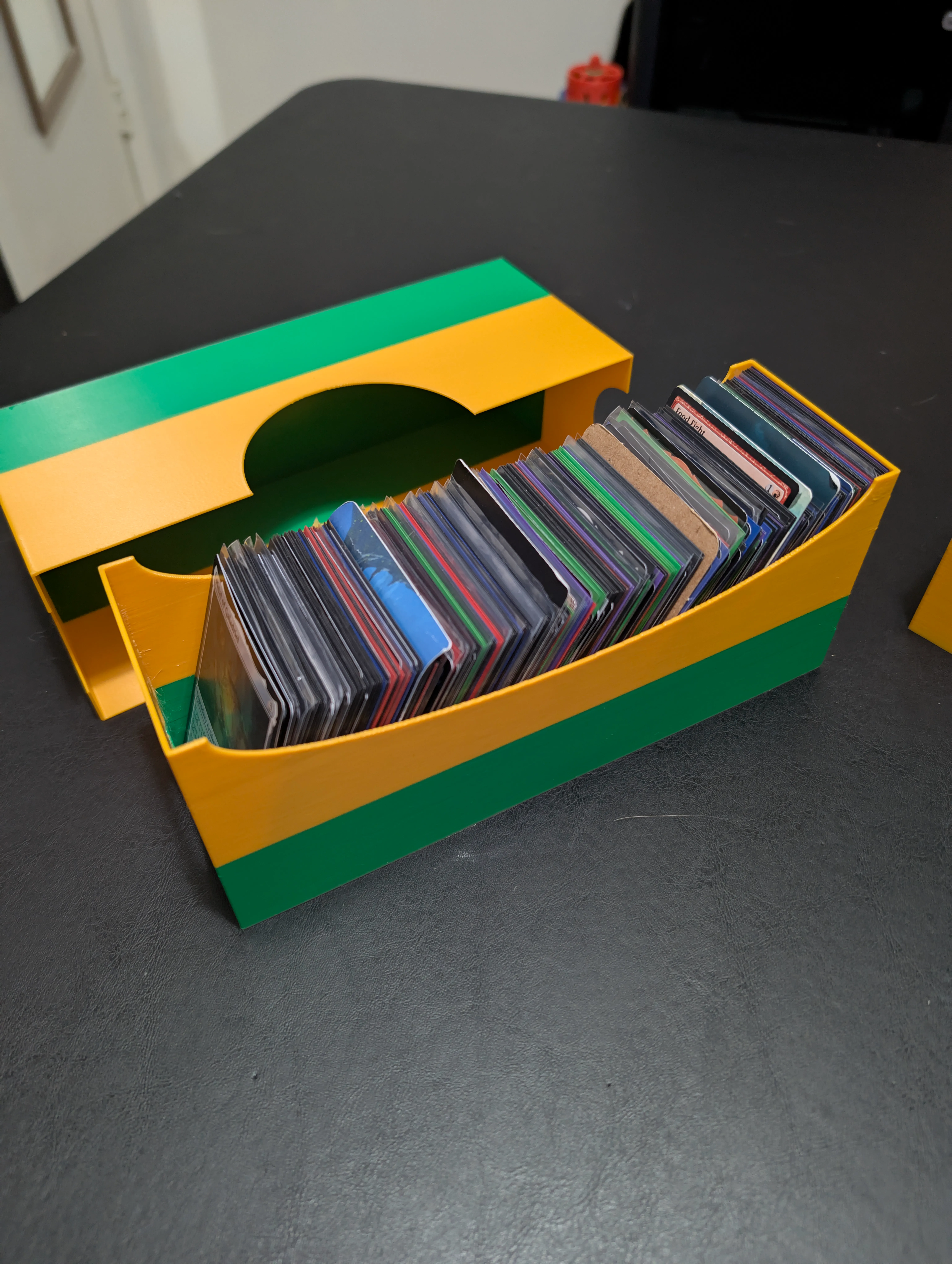 Bronvoorbeeld van het 3D-model Trading Card Storage Box door JK Cad