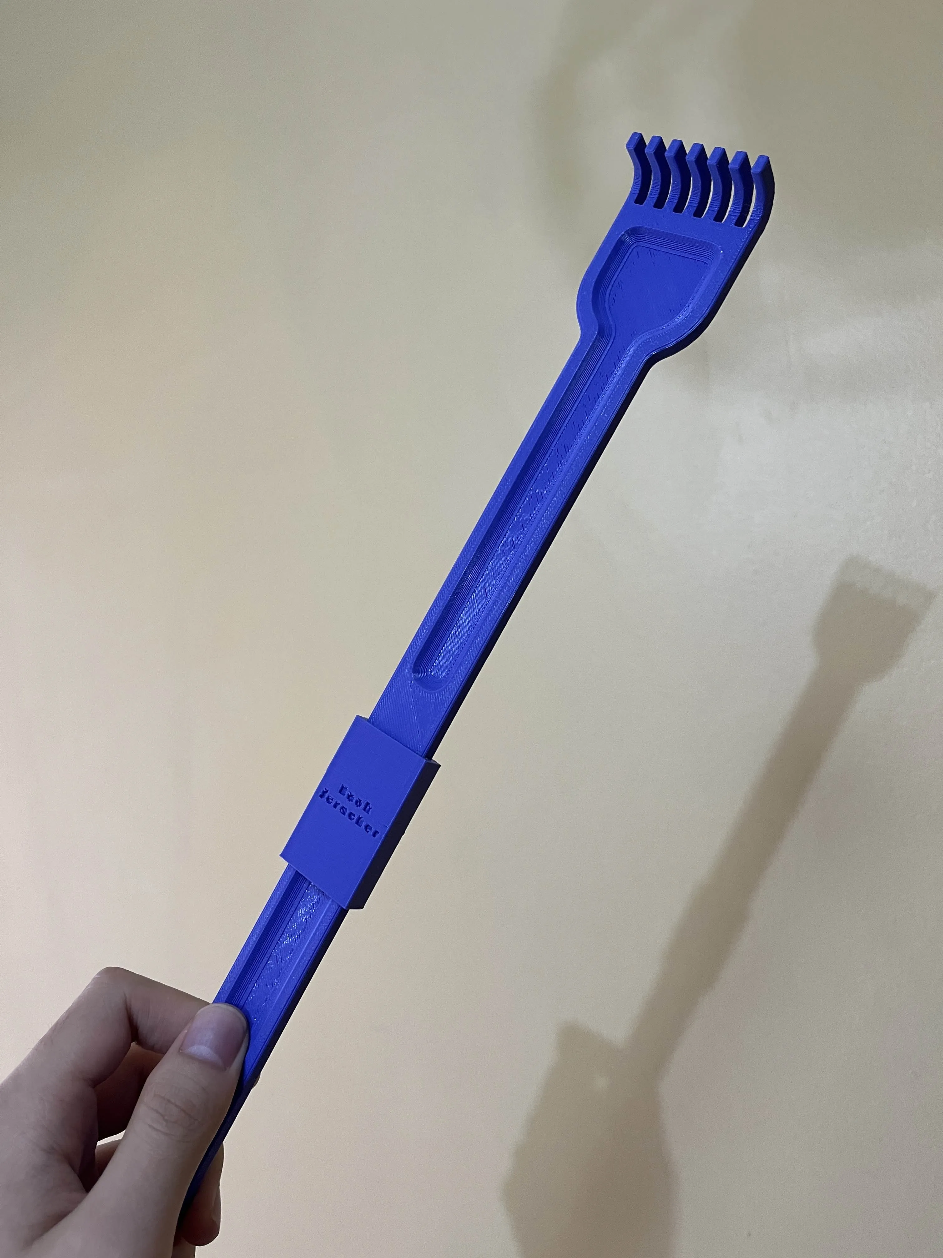 Bronvoorbeeld van het 3D-model Two-Piece Back Scratcher with Middle Brace Support door FKWorkzCoreXZ