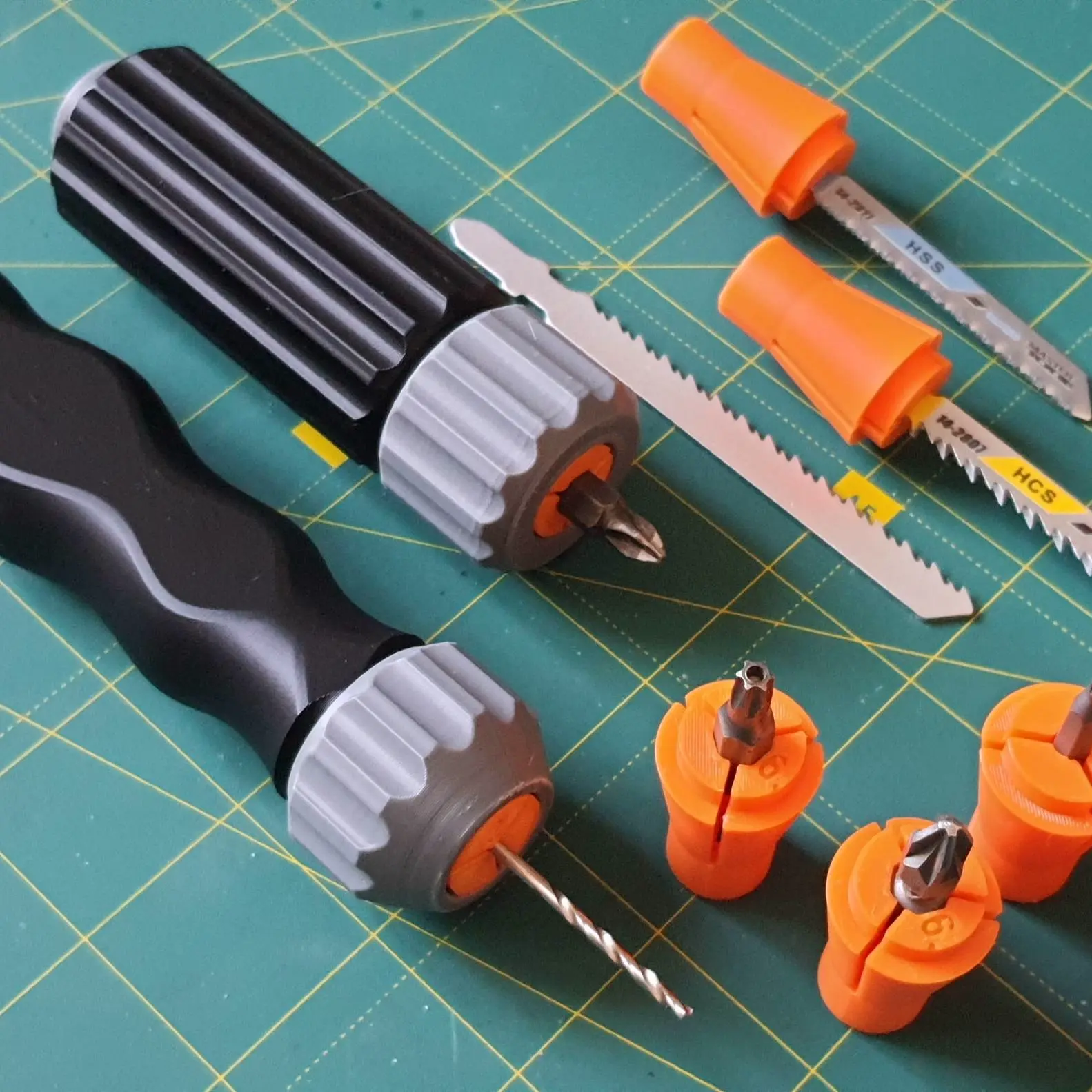 Bronvoorbeeld van het 3D-model Universal ergonomic screwdriver door Dadikonna
