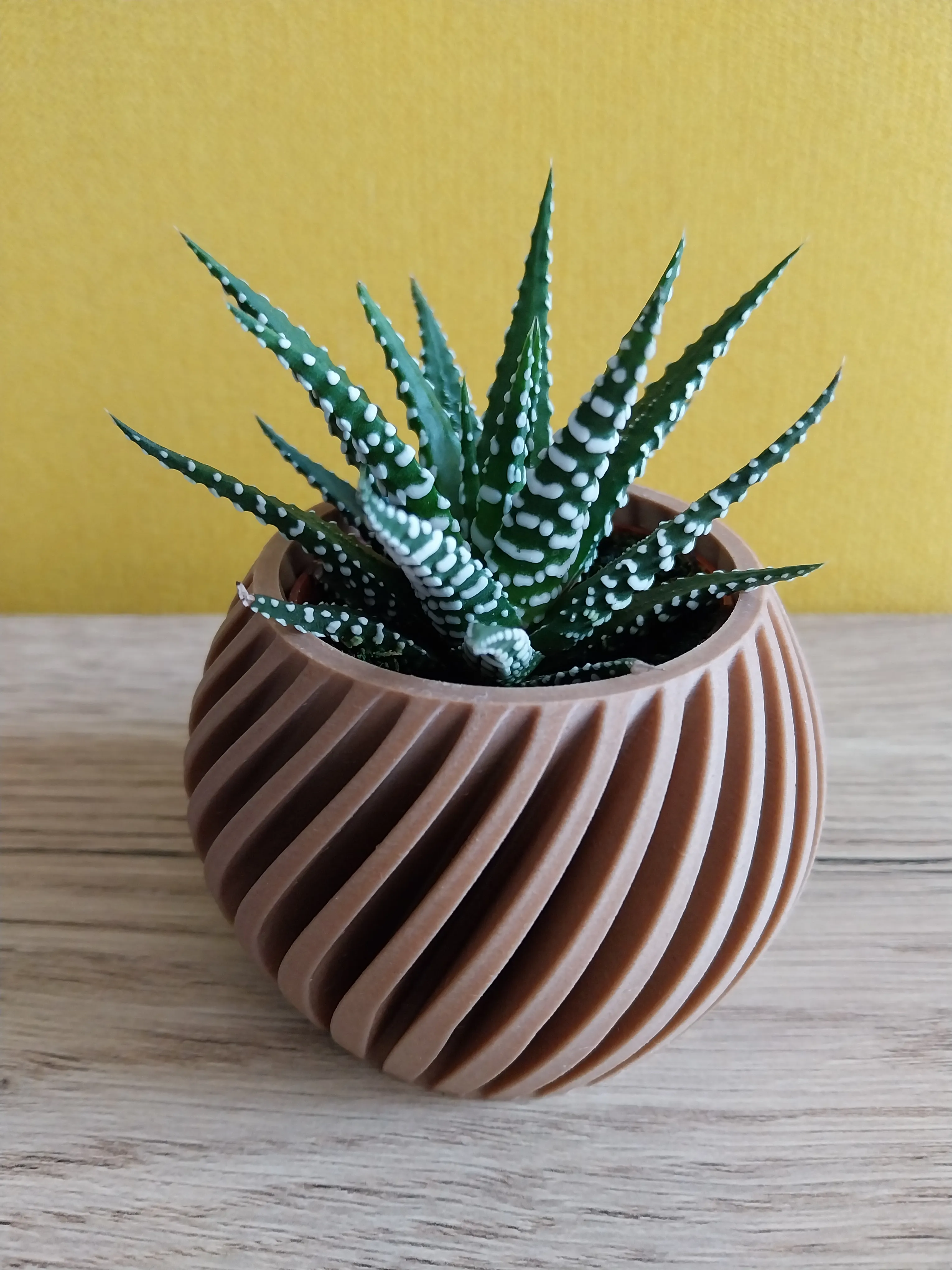Bronvoorbeeld van het 3D-model Vase décoratif 01 door STEPH-9972031367