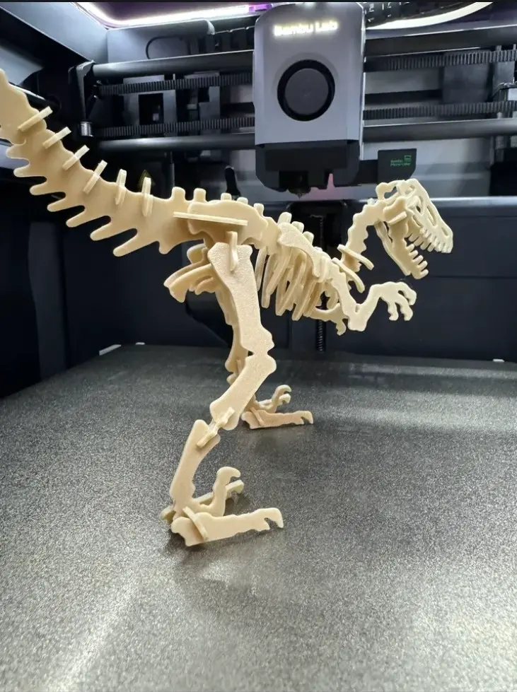 Source preview of the velociraptor 3D model by Leobardo