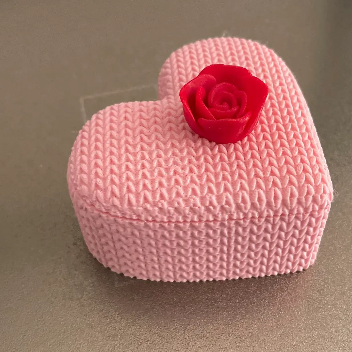 Bronvoorbeeld van het 3D-model Woven Heart Box door Ceque