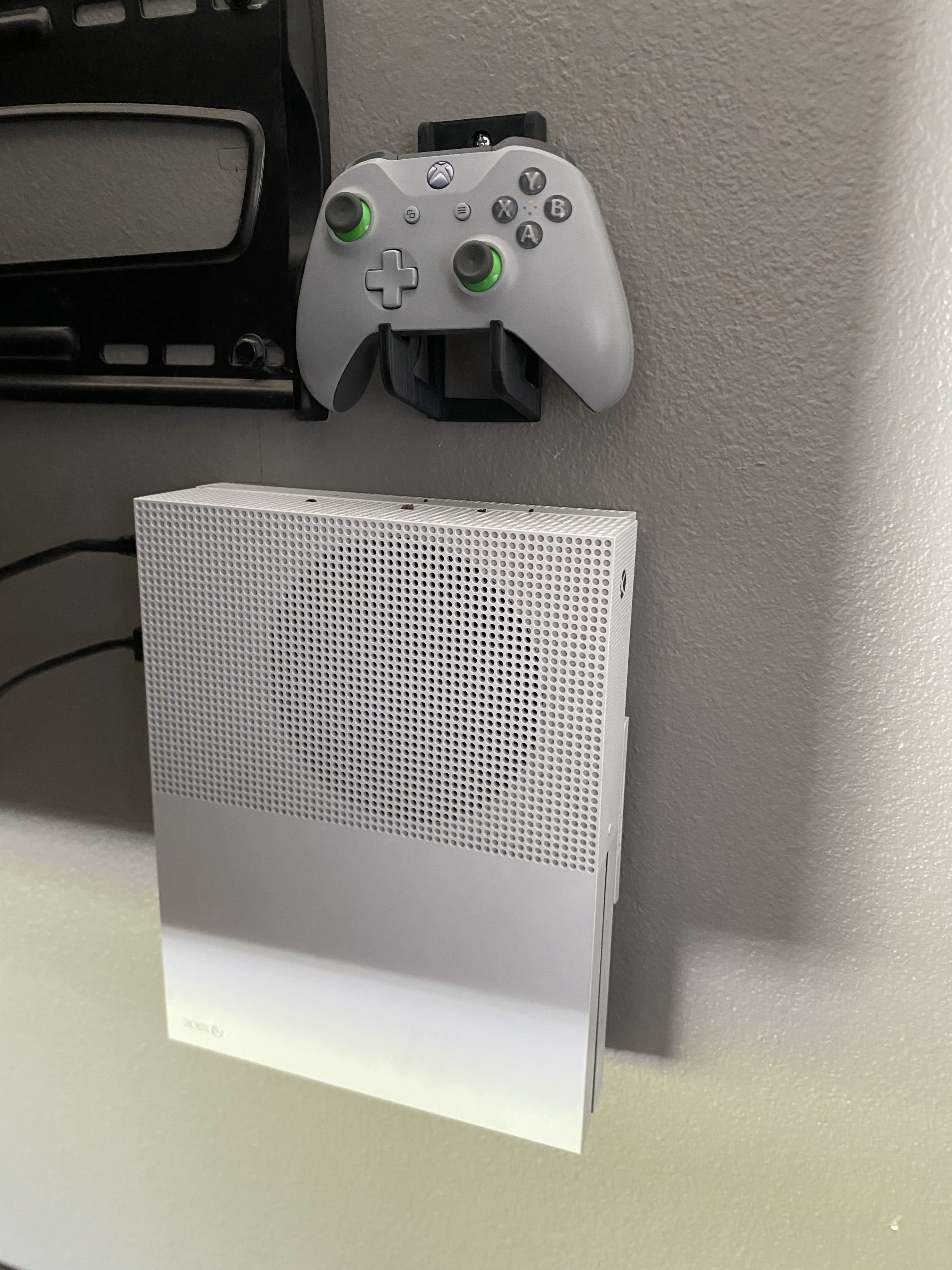 Source preview of the Xbox Controller Wall Mount 3D model by TheOnlyEnder