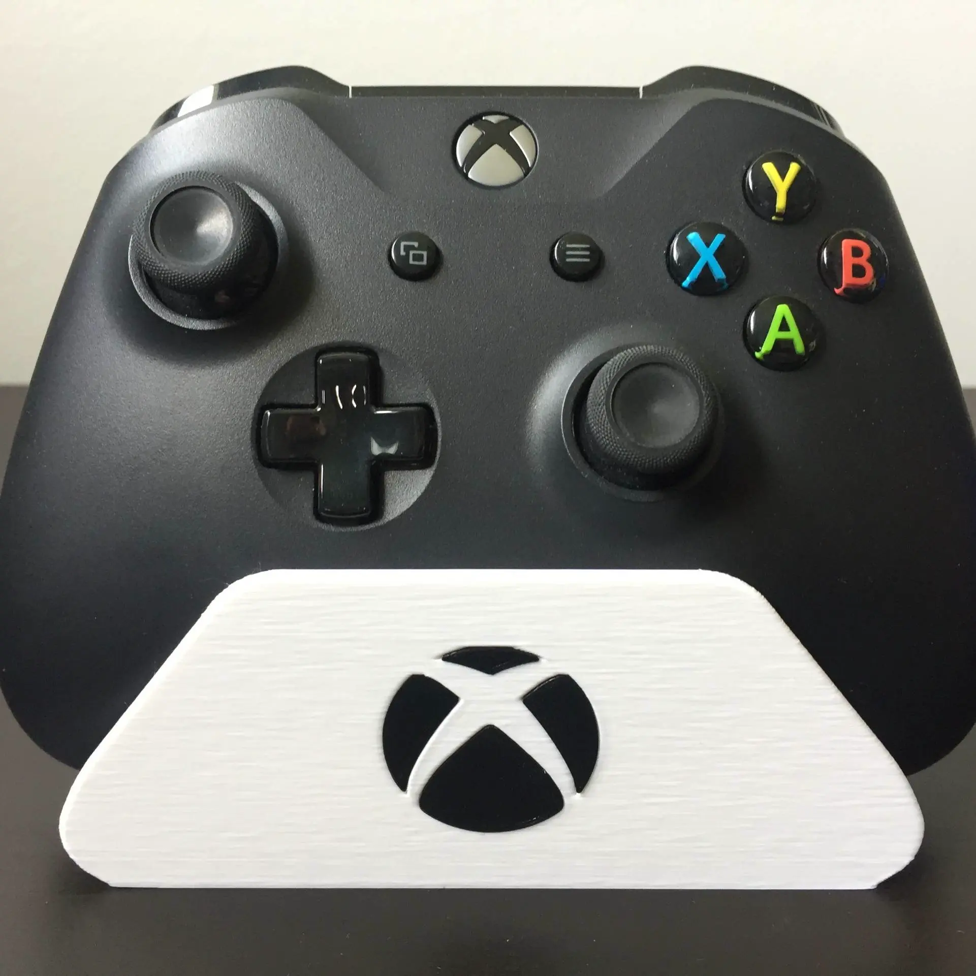 Source preview of the Xbox One Controller Stand 3D model by İroshima