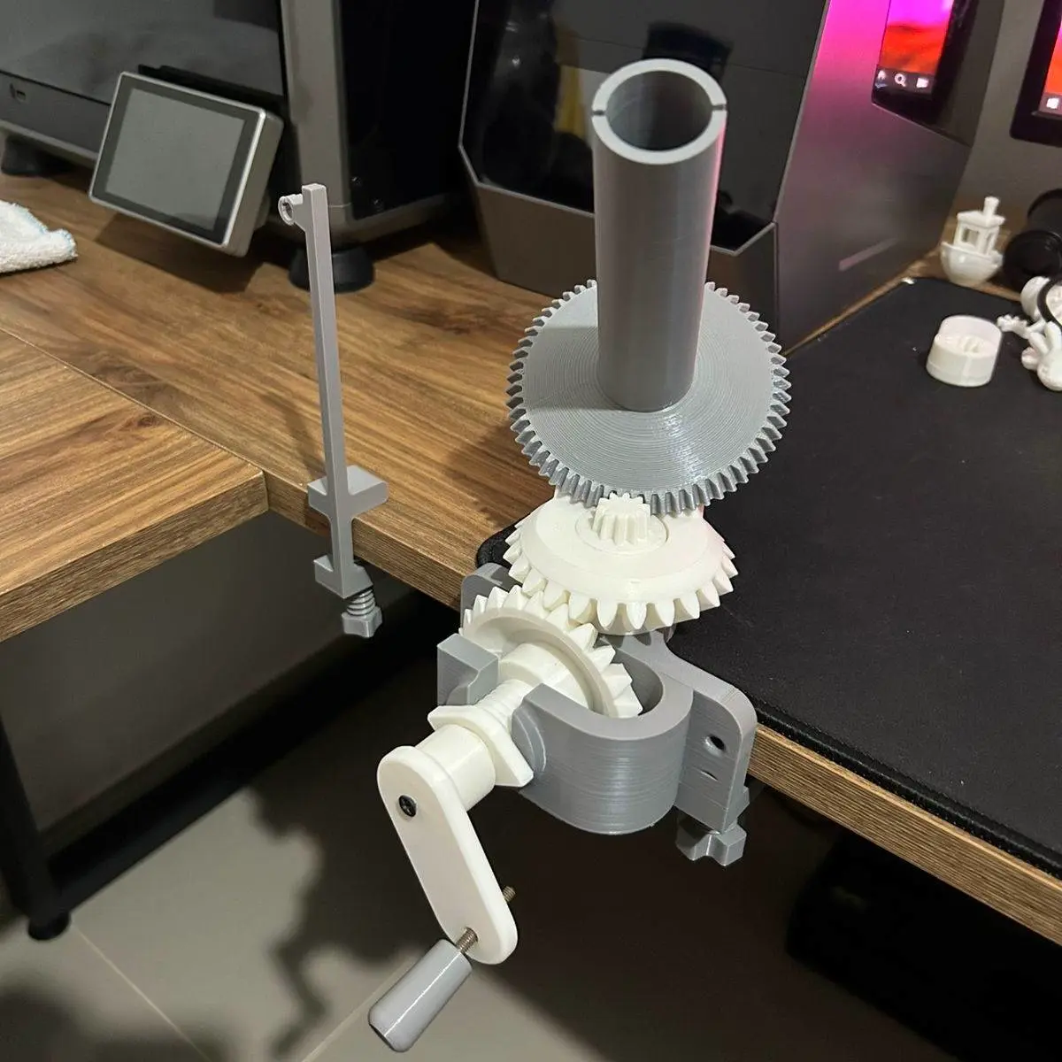 Bronvoorbeeld van het 3D-model Yarn/wool winder door Daniel Epalza