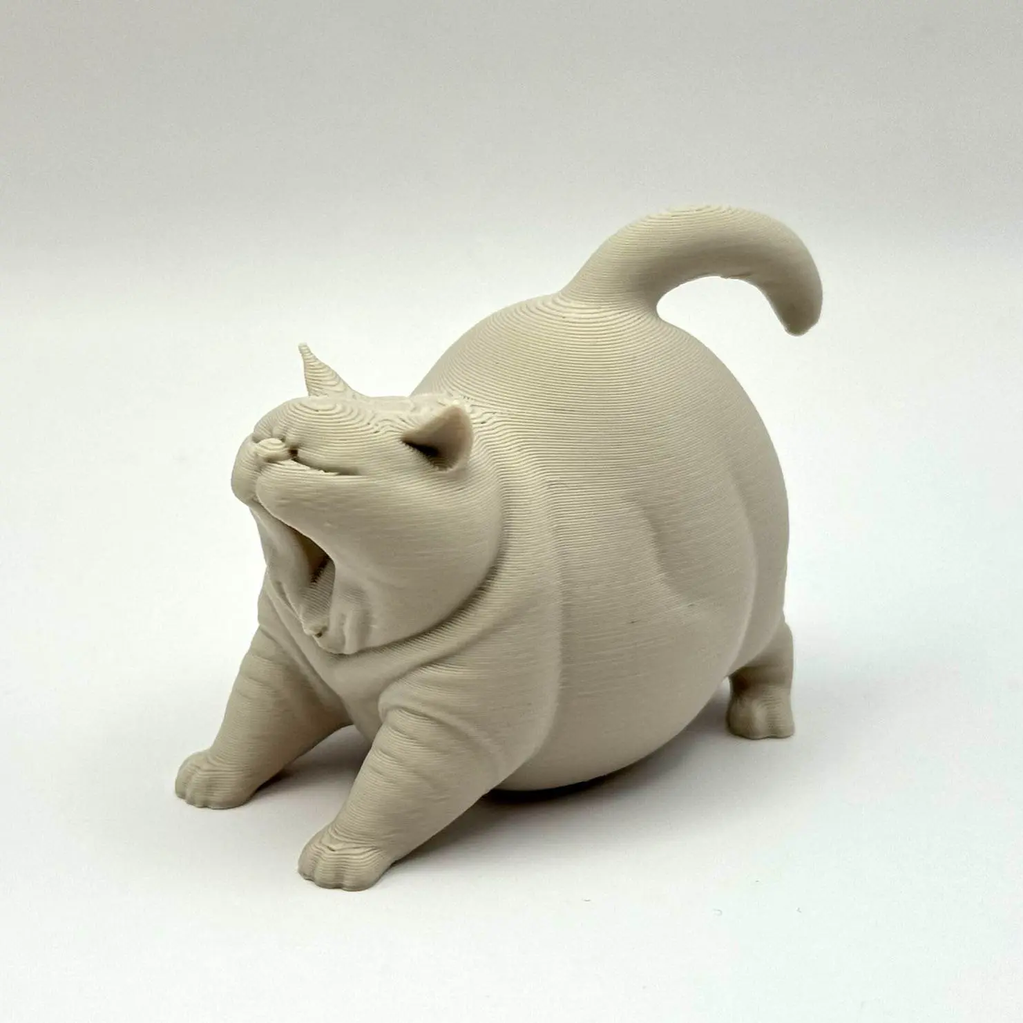 Source preview of the Yawning Chonk Cat 3D model by Stigern