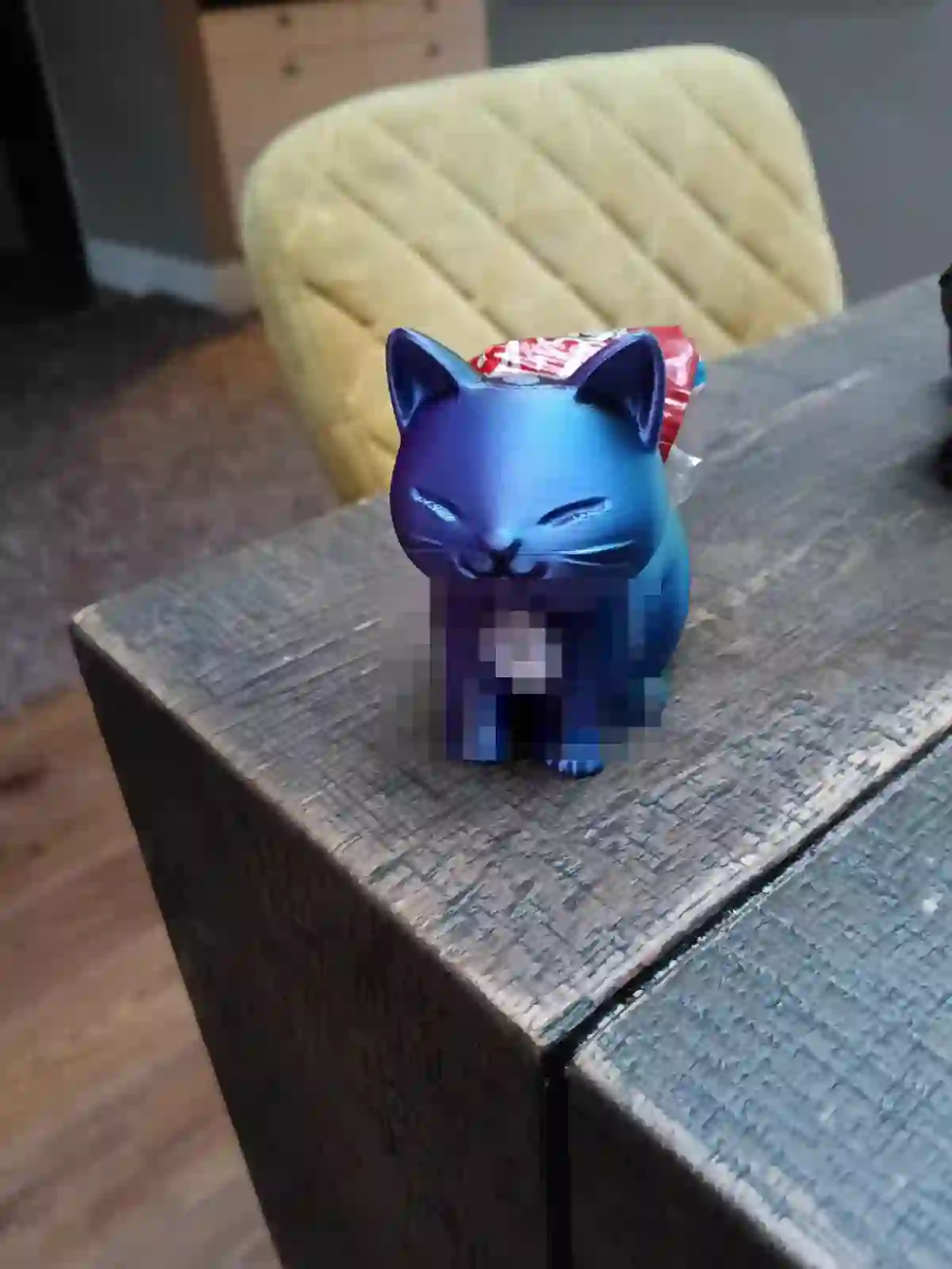 Our example: a 3D-printed cat used as a giveaway. The name-and-age label has been obscured for publication.